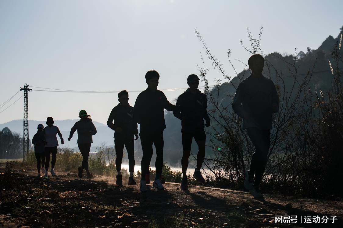 壹号娱乐APP-低压缺氧的馈赠：为何高原训练是马拉松突破极限的最后一块拼图