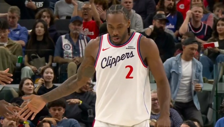 壹号娱乐-丝滑一抛！伦纳德1打2造犯规打进 但罚球没中2+0